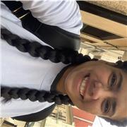 Soy buena en manualidades, he trabajado en costura, utileria teatral y además presté servicio de maestra de niños en iglesias